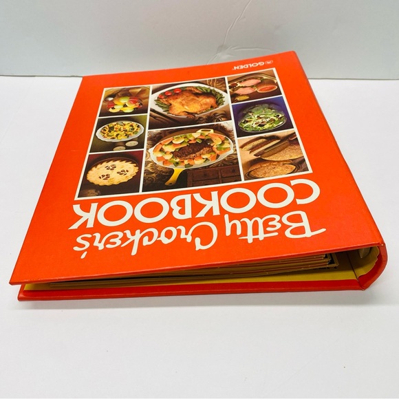 Vintage Betty Crocker's Cookbook Revised Edition 1978 Five Ring Binder Hardcover - Picture 14 of 16